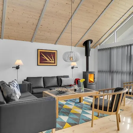4 Bedroom Lovely In Rudkobing Holiday home Spodsbjerg